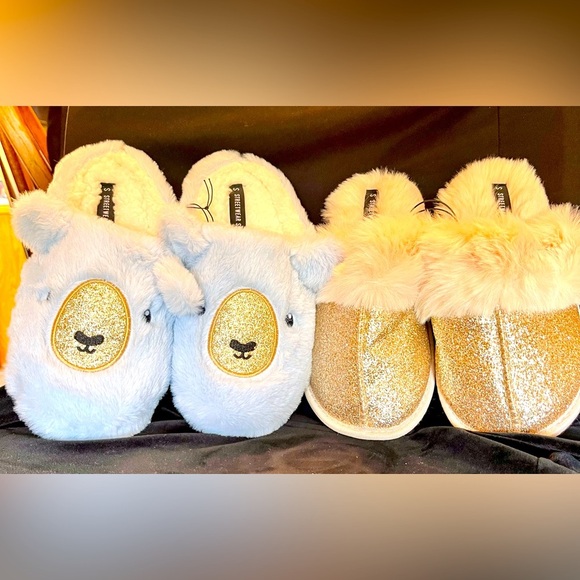 2 Pairs of BNWT Slippers Glittery Gold and a Blue Bear SZ 6 Girlhoodcore Kitschy - Picture 1 of 11